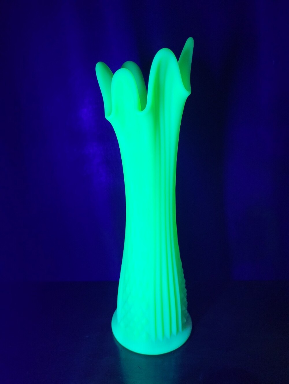 Fenton Custard Vaseline Uranium Lime Green Diamond Ribbed Swung Glass Vase